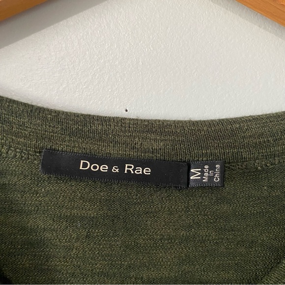 Doe and Rae Pullover Top Medium - Picture 9 of 9